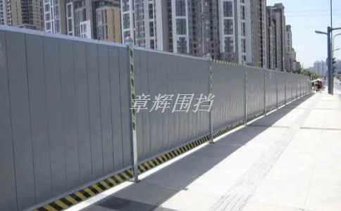 金屬圍擋是否容易被污染和損壞？