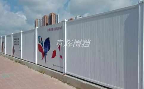 定制化pvc圍擋的生產方式和流程是怎樣的？（詳述定制化pvc圍擋的生產方式和流程）